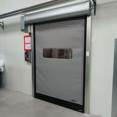 Ejemplo de puerta de lona