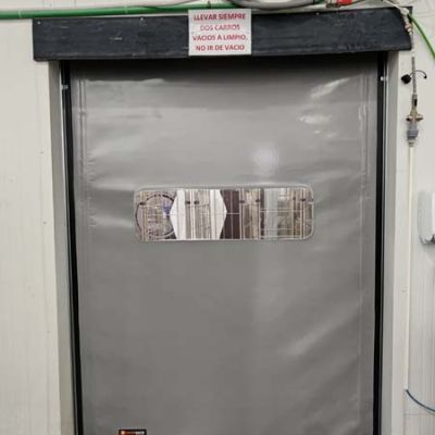 Ejemplo de puerta de lona