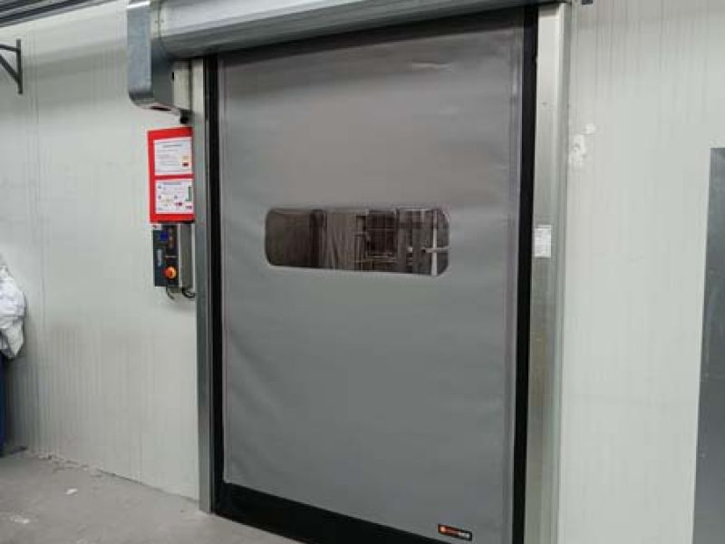 Ejemplo de puerta de lona