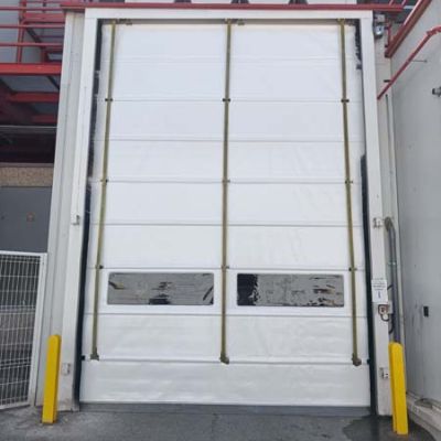 Ejemplo de puerta de lona