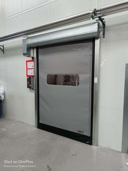 Ejemplo de puerta de lona