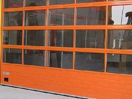Puerta de garaje residencial en Villaverde
