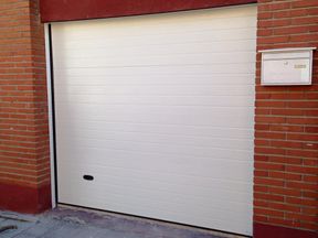 Puerta automática residencial